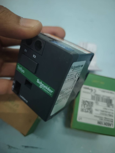 SCHNEIDER CONTACK LOCK MODEL: LA6DK10M 220-240V AC/DC ราคา 2,891.00 บาท
