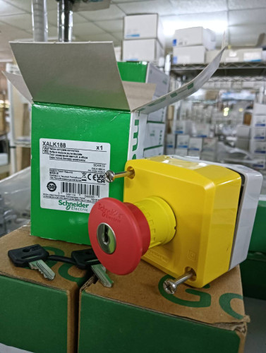 SCHNEIDER YELLOW COMPLETE CONTROL BOX MODEL: XALK188 ราคา 4,000.00 บาท