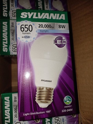 SYLVANIA LED DAYLIGHT A60 8W 220-240V 6500K ราคา 150 บาท