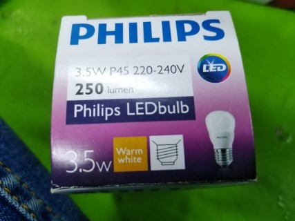 PHILIPS 3.5W P45 220-240V 250LUMEN WARM WHITE ราคา 400 บาท