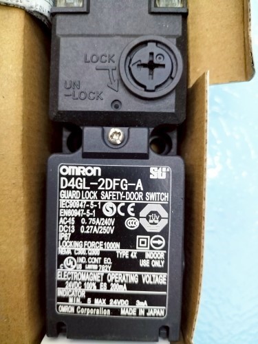 Omron D4NL-4EDA-B4 Guard Lock Safety-Door Switch – 3A/240VAC, 0.27A/250VDC, Used Like New