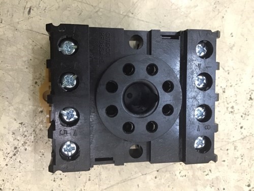 OMRON PF08-3A SOCKET ราคา 80 บาท