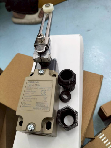Interruttore Di Finecorsa Omron D4B-1116N – Nuovo In Scatola, Consegna Veloce