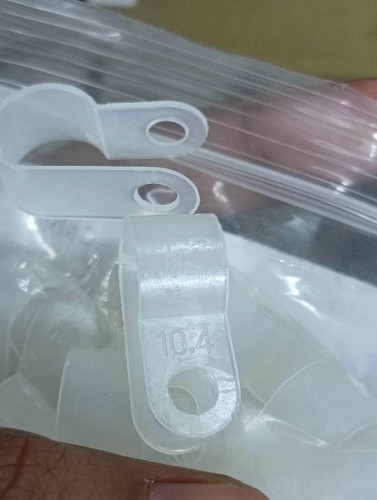CABLE CLAMP ตัวยึดสายไฟพลาสติก R10.4 ราคา 18.00 บาท
