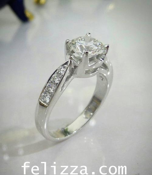 แหวนหมั้นเพชรชู (พร้อมใบเซอร์ GIA) RI20519-222