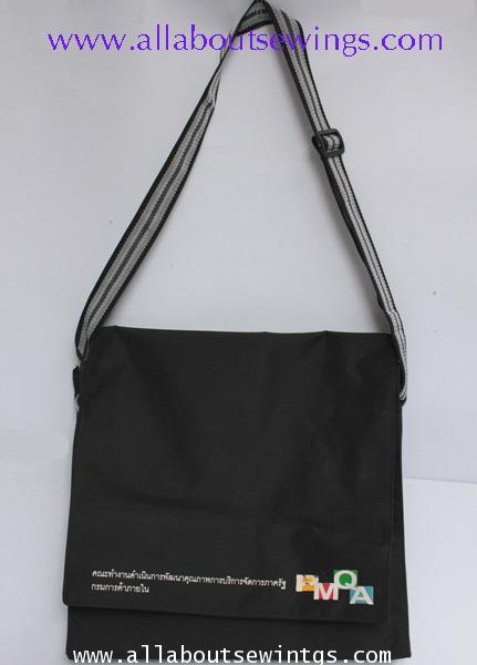 กระเป๋าใส่เอกสาร Messenger bag Logo Central