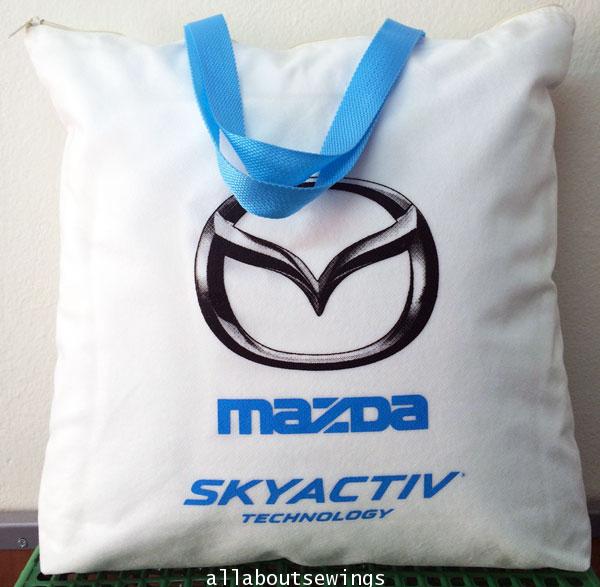 หมอนผ้าห่ม ผ้าไหมอิตาลี่ - ใน โพลี - สกรีน MAZDA Skyactiv 1