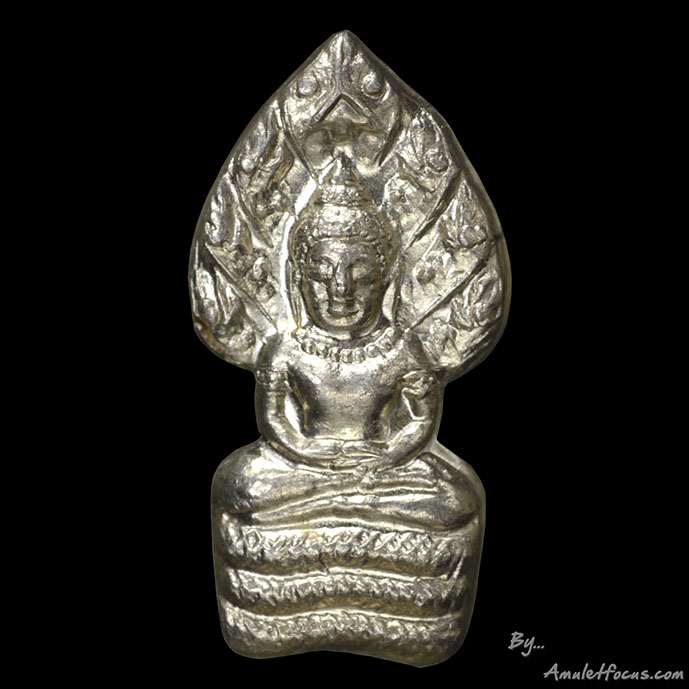 ปรกใบมะขามหลวงพ่อคูณ รุ่น เสาร์ ๕ คูณพันล้าน เนื้อเงิน ออกวัดบ้านไร่ ปี ๓๗