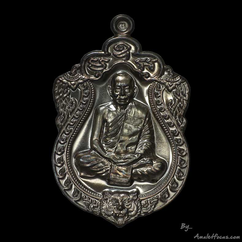 เหรียญเสมาฉลองอายุครบ 6 รอบ หลวงพ่อสาคร เนื้อนวโลหะ ออกวัดหนองกรับ ปี 2553 No.376 พร้อมตลับเดิม