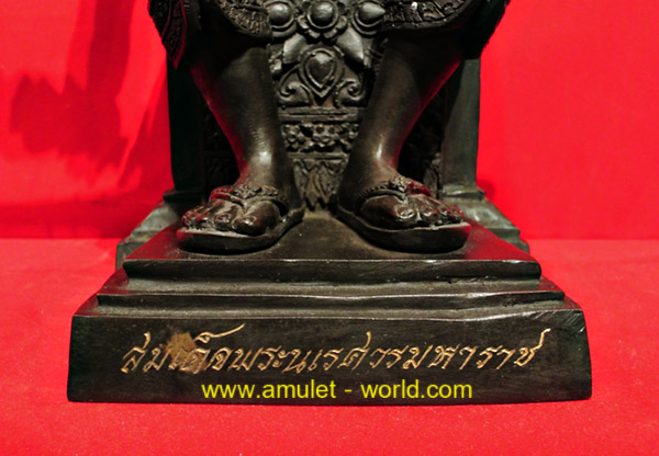 พระนเรศวร รุ่น อนุสรณ์ดอนเจดีย์ เนื้อโลหะผสมรมดำ หน้าตัก 9 นิ้ว 5