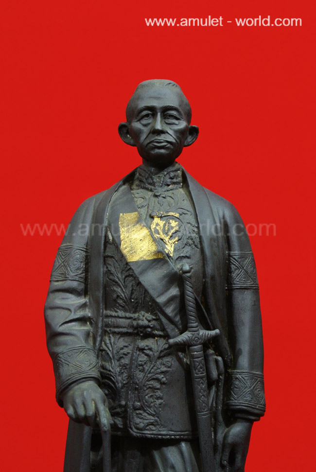 พระบรมรูป รัชกาลที่4 กรมตำรวจ สร้างปี 2531 สูง 19.5 นิ้ว เนื้อโลหะ (องค์ที่2) 1