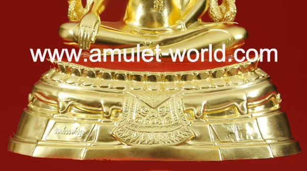 สมเด็จองค์ปฐม หน้าตัก 10 นิ้ว ปิดทอง ปี 2552 5