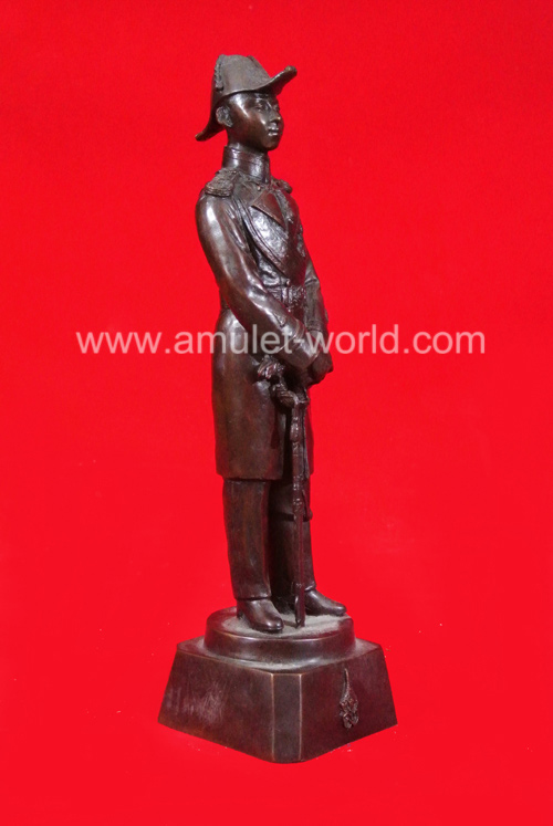 กรมหลวงชุมพรเขตอุดมศักดิ์ ปั้นโดย อ.เศวต  เทศธรรม  สูง 14 นิ้ว 1