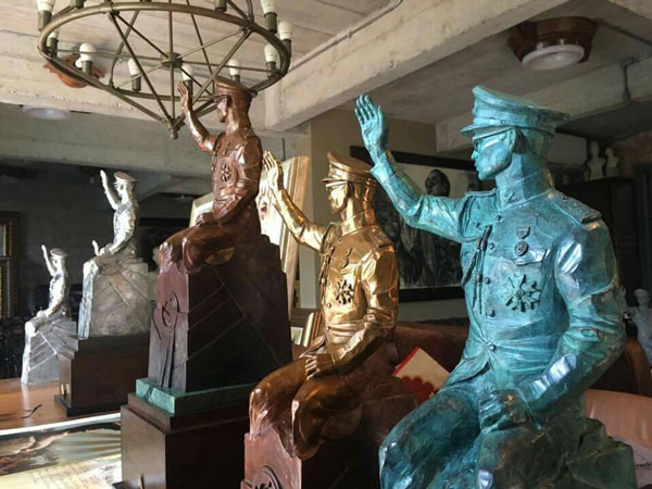 ประติมากรรม ทรงโบกพระหัตถ์ สูงรวมฐาน 89 ซม. เนื้อบรอนซ์นอกสีทองวาว ศิลปิน อ.ศักดิ์วุฒิ วิเศษมณี 5