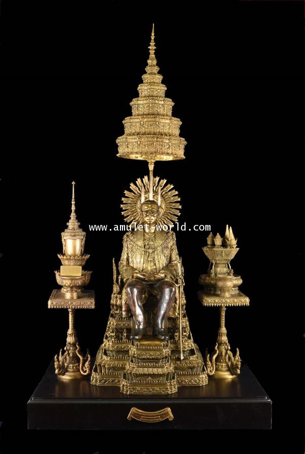 ในหลวงเมื่อปลายรัชกาล The King on the-throne Artist Manop Suwanqinta Bronze 2017