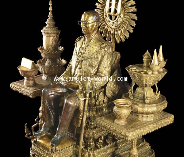 ในหลวงเมื่อปลายรัชกาล The King on the-throne Artist Manop Suwanqinta Bronze 2017 2