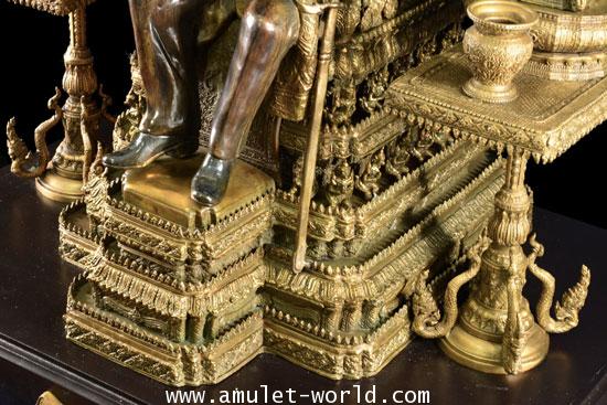 ในหลวงเมื่อปลายรัชกาล The King on the-throne Artist Manop Suwanqinta Bronze 2017 3