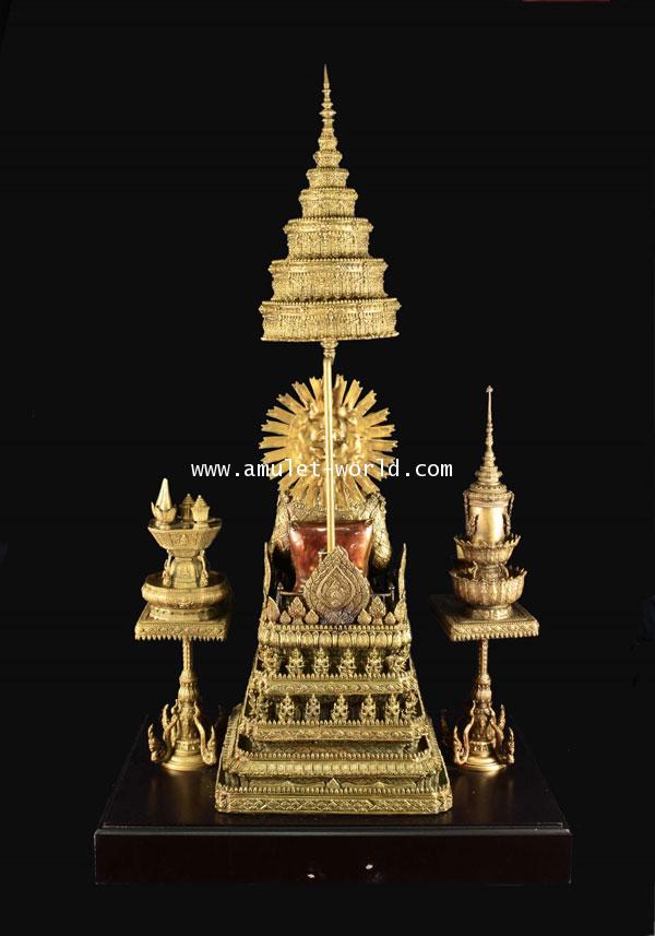 ในหลวงเมื่อปลายรัชกาล The King on the-throne Artist Manop Suwanqinta Bronze 2017 5