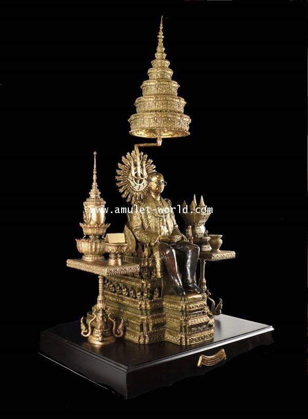 ในหลวงเมื่อปลายรัชกาล The King on the-throne Artist Manop Suwanqinta Bronze 2017 8
