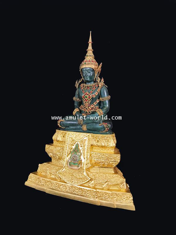 พระพุทธมหามณีรัตนปฏิมากร จำลอง (พระแก้วมรกต)  ขนาดบูชาหน้าตัก 5 นิ้ว เนื้อนวโลหะ (องค์ที่1) 2