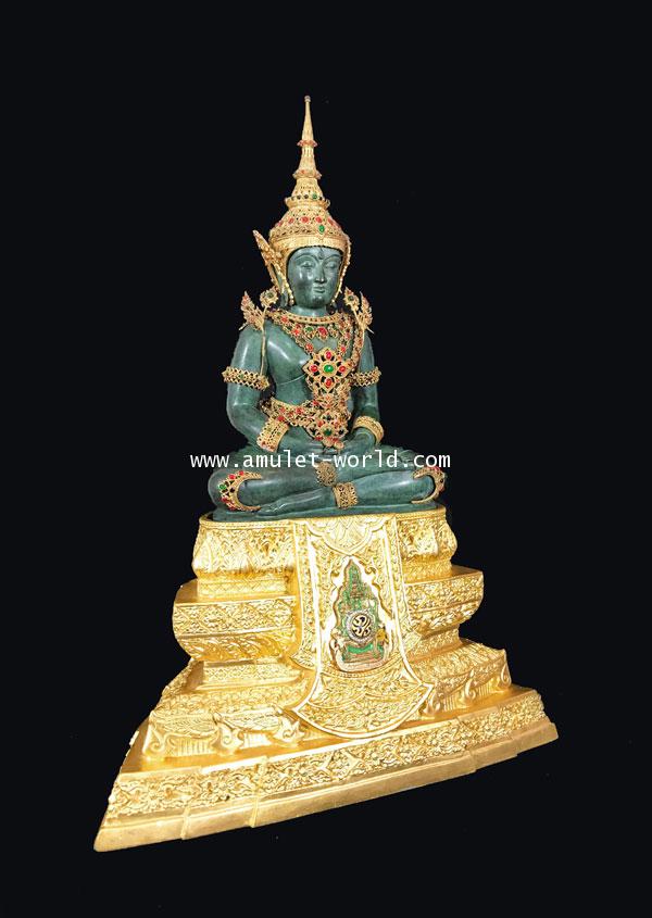 พระพุทธมหามณีรัตนปฏิมากร จำลอง (พระแก้วมรกต)  ขนาดบูชาหน้าตัก 5 นิ้ว เนื้อนวโลหะ (องค์ที่1) 3