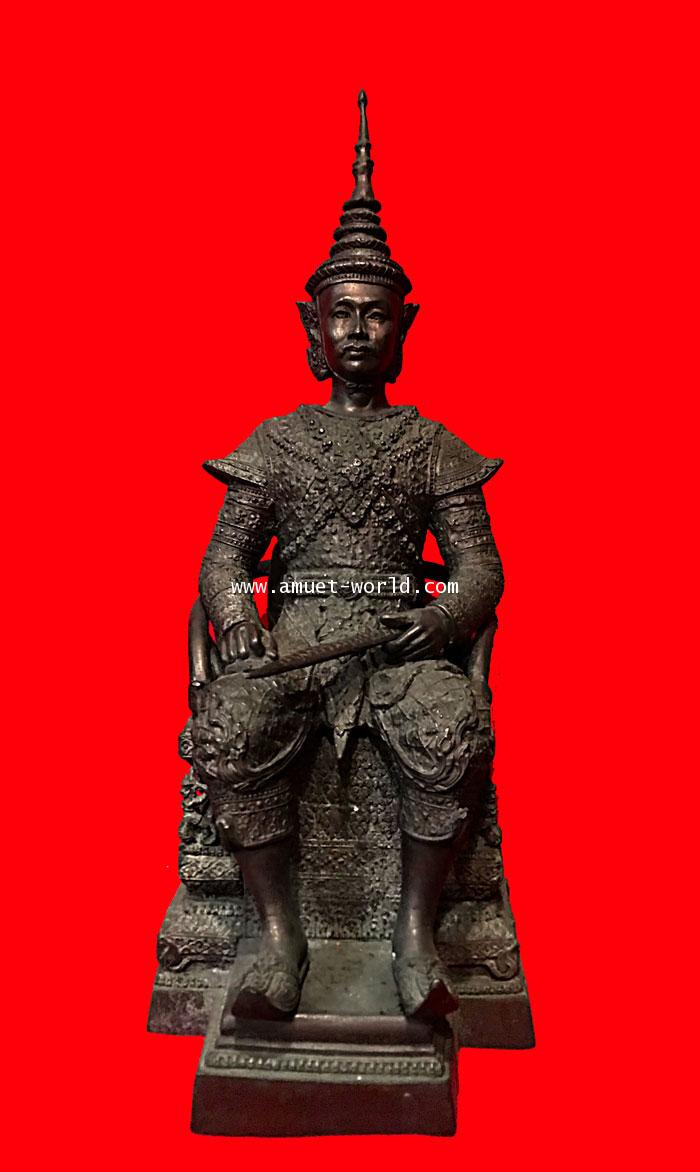 ร.5 ทรงบัลลังก์ แก้วแจ่มฟ้า เนื้อโลหะรมดำ ปี2536 3 ถอด สูง 18 นิ้ว