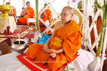 พระพุทธมหาจักรพรรดิปรกมุจลินท์อินทร์พรหมสถิตย์ เนื้อบรอนซ์นอก ตัก 9 นิ้ว ปี 61 ฐานแดง 5