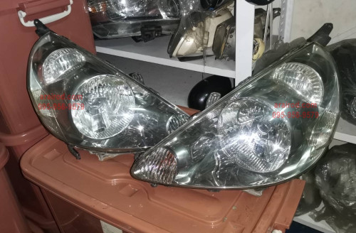 อะไหล่  HONDA JAZZ 2004-2006 ไฟหน้า ฮอนด้า เเจ็ส ไฟหน้า ของมือสอง