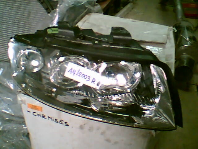 ไฟหน้า ขวา AUDI  ออดี้ A 4  2003