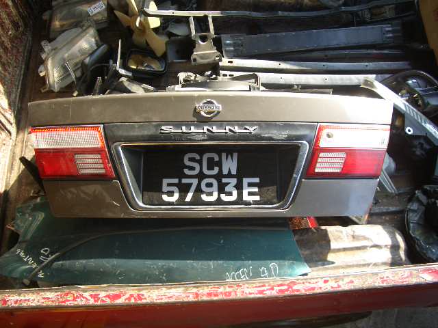 ฝาท้าย Nissan  นิสสัน sunny B15