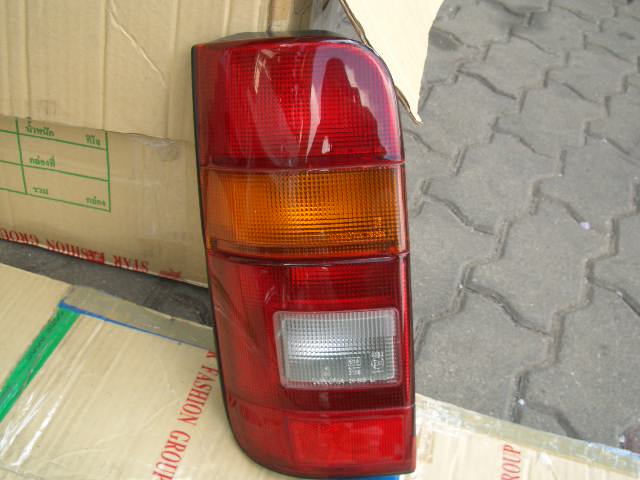 ไฟท้าย TOYOTA  โตโยต้า  LH 112 รถตู้