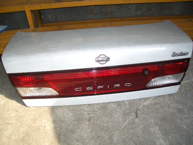 ฝาท้าย นิสสัน CEFIRO A32 ตาเพชร ตัวแรก