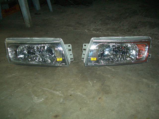 ไฟหน้าซ้าย  ขวา Mitsubishi  มิตซูบิชิ CK4  ของใหม่สภาพสวย ๆ
