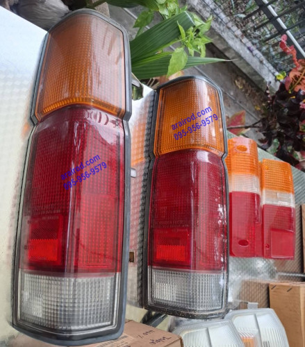 อะไหล่๋  NISSAN BIG-M925 นิสสัน บิ๊กเอ็ม 925 ไฟท้าย 2