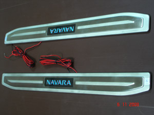 ชายบันได มีไฟ LED สำหรับ รถ NISSAN NAVARA