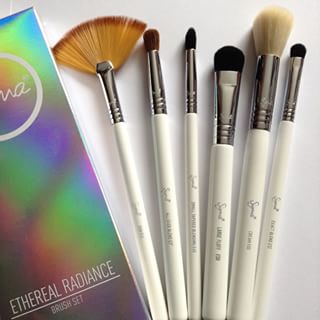 Sigma beauty Ethereal Radiance Brush set ประกอบด้วยแปรง6ด้าม ด้ามจับเป็นสีขาวหรู