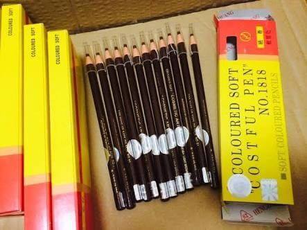 ดินสอเขียนคิ้ว Soft coloured waterproof eyebrow pencil ใช้เชือกดึงไม่ต้องเหลา (ยกโหล)