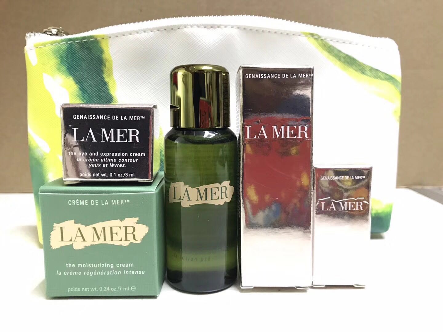 ชุดครีมบำรุงผิวขนาดทดลอง Lamer - Set 5 ชิ้น Travel exclusive มีกระเป๋าแถมสวยงาม เน้นเนื้อเซรั่ม