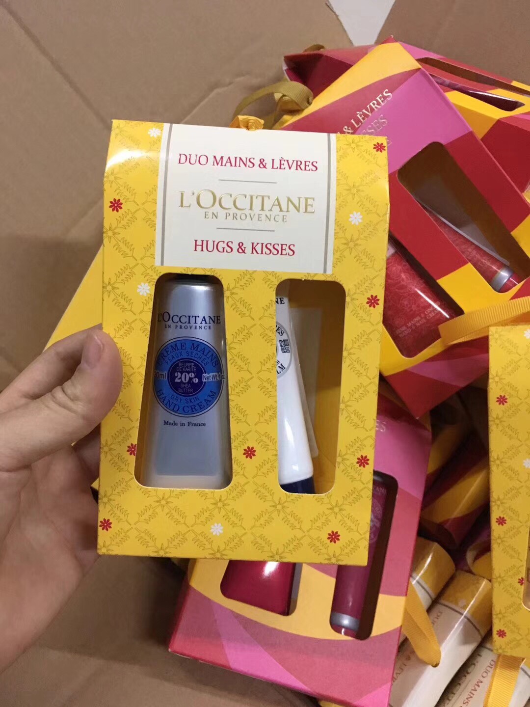 L\'occitane Shea Butter Hugs  Kisses Hand Cream and Lip Balm Gift Set งานจริงตามภาพถ่าย