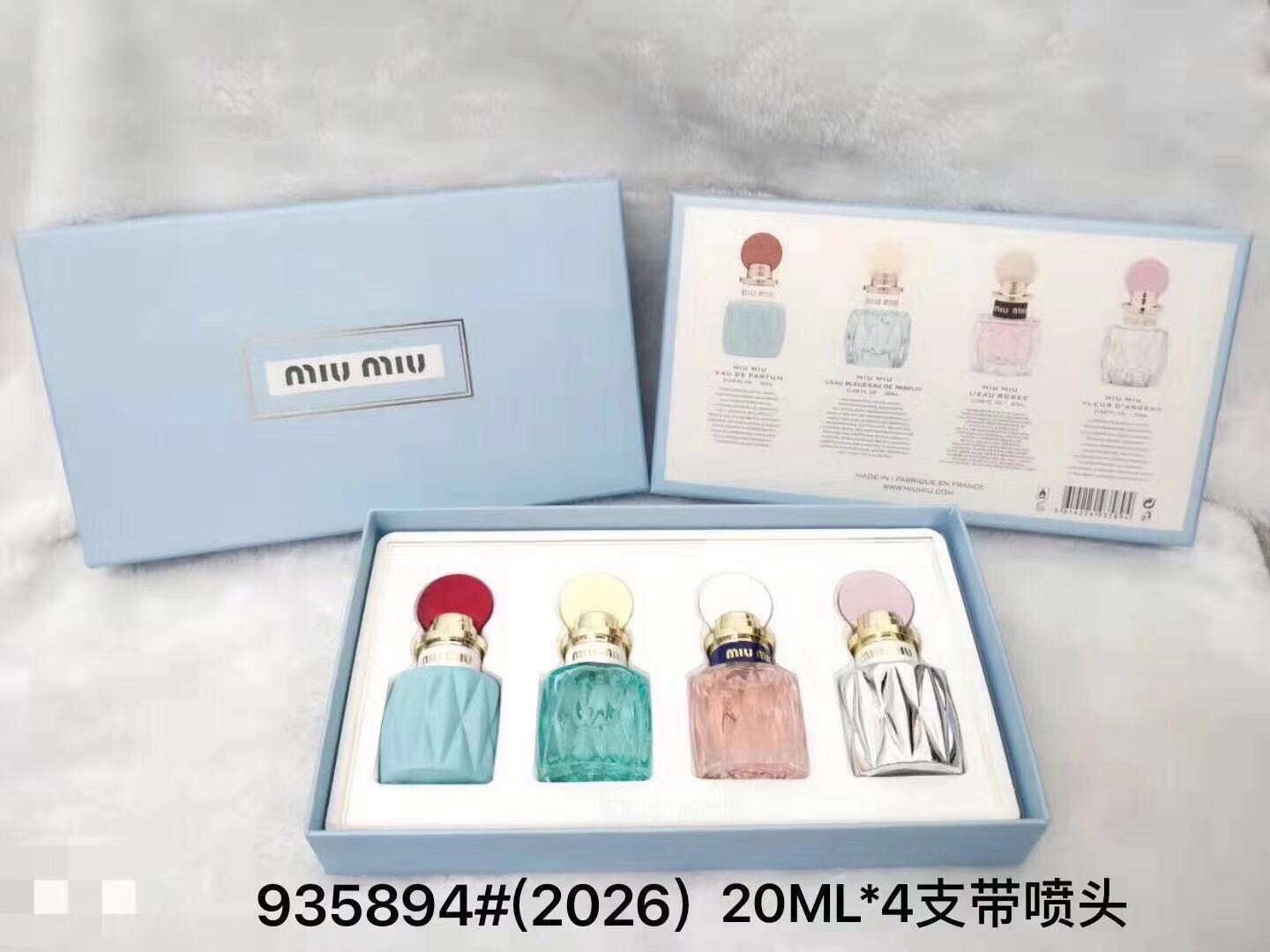 Miu Miu Miniature Collection - Eau de Parfum 20ml. x 4 Gift Set กล่องของขวัญ แพคสวยภาพสินค้าจริงค่ะ