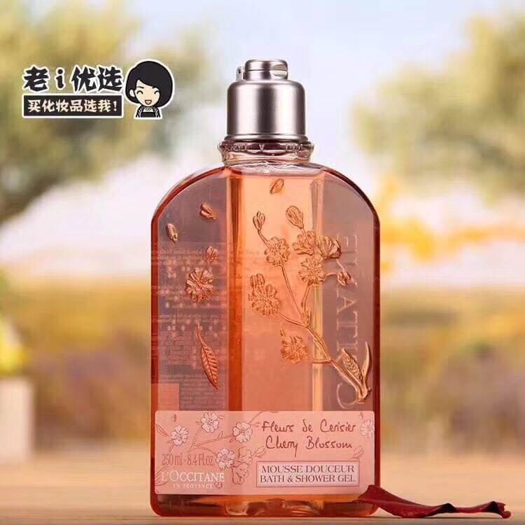 L\'Occitane fleurs de cerisie Cherry Blossom Bath  Shower Gel 250ml.เจลอาบน้ำเชอรรี่ให้ฟองครีมหนานุ่