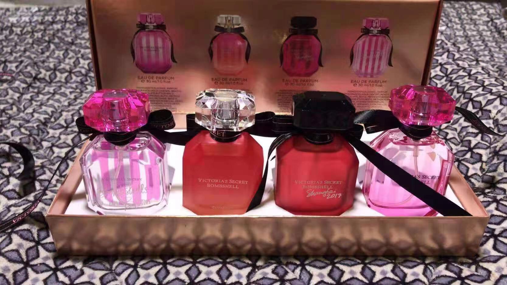 กิ๊ฟเซต Victoria \'s Secret Bombshell Tester perfume  มี 4 กลิ่นในแพคขวดละ 30 ml.หัวสเปรย์