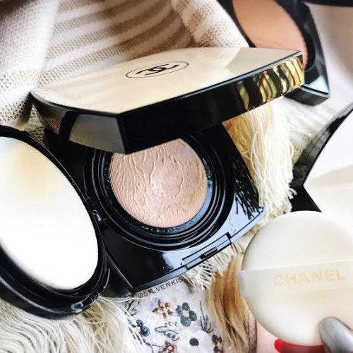 CHANEL LES BEIGES HEALTHY GLOW GEL TOUCH FOUNDATION SPF 25 / PA++รองพื้นเนื้อเจลแบบใหม่ช่วยเผยผิวที่ 1