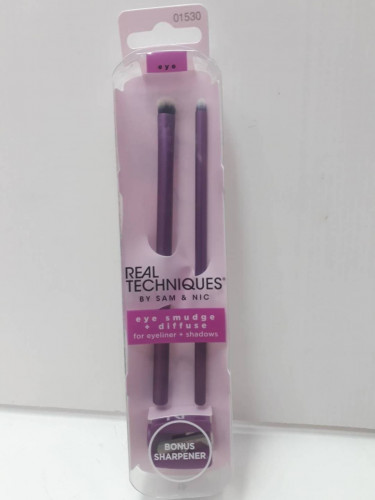 real techniques eye smudge and diffuse brush set แปรงแต่งตา 2 ชิ้น แถมกบเหลาดินสอในแพค 