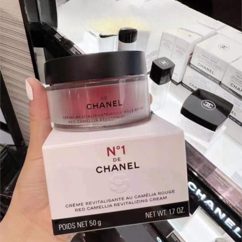 Chanel N°1 DE Chanel Red Camelia Revitalizing Creme 50g. ครีมบำรุงผิว อุดมไปด้วยสารสกัดจากดอกคามิลเล