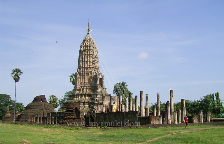 เที่ยววัดพระศรีรัตนมหาธาตุ เมืองเชลียง วัดต้นกำเนิดพระร่วงหลังรางปืน 1