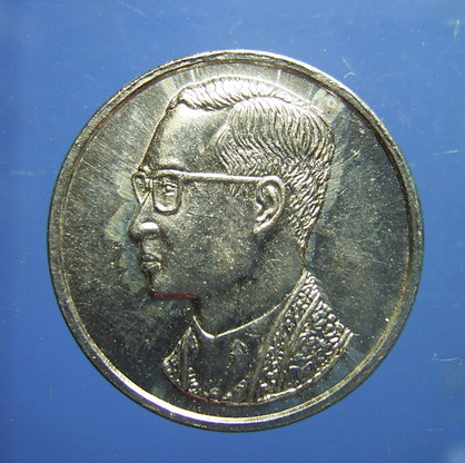 เหรียญในหลวง มูลนิธิคุ้มเกล้าฯ เนื้อเงิน พิมพ์เล็ก (ขายแล้ว)