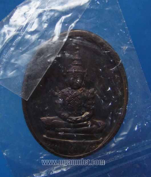 เหรียญพระแก้วมรกต ทรงเครื่องฤดูร้อน ฉลอง 200 ปีกรุงรัตนโกสินทร์ พ.ศ.2525 ซองเดิม