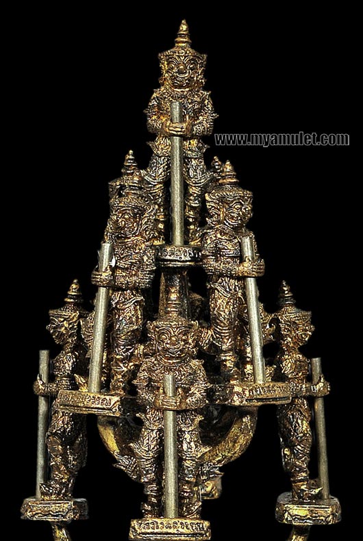 ถ้วยรางวัลชนะเลิศรวมโต๊ะของงานเซ็นทรัลสุราษฏร์ ก.ย. 2558 1