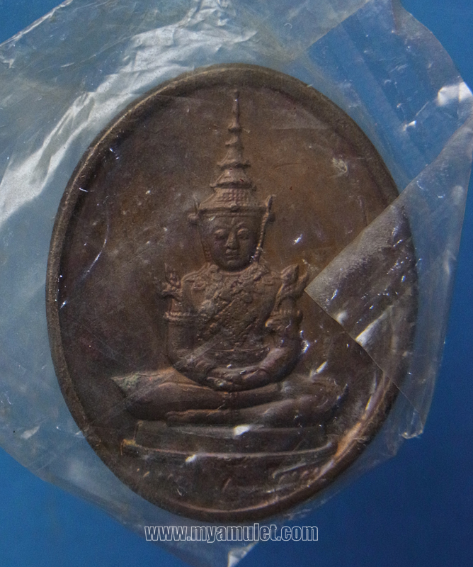 เหรียญพระแก้วมรกต ทรงเครื่องฤดูร้อน ฉลอง 200 ปีกรุงรัตนโกสินทร์ พ.ศ.2525 ซองเดิม (ขายแล้ว)